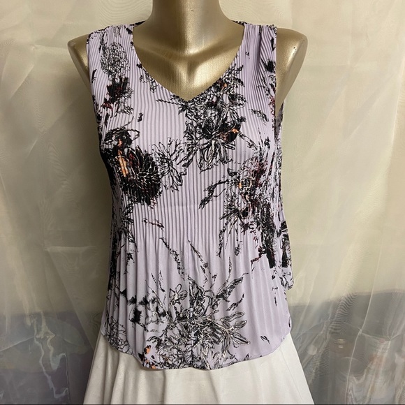 Aritzia Tops - Babaton Damien blouse